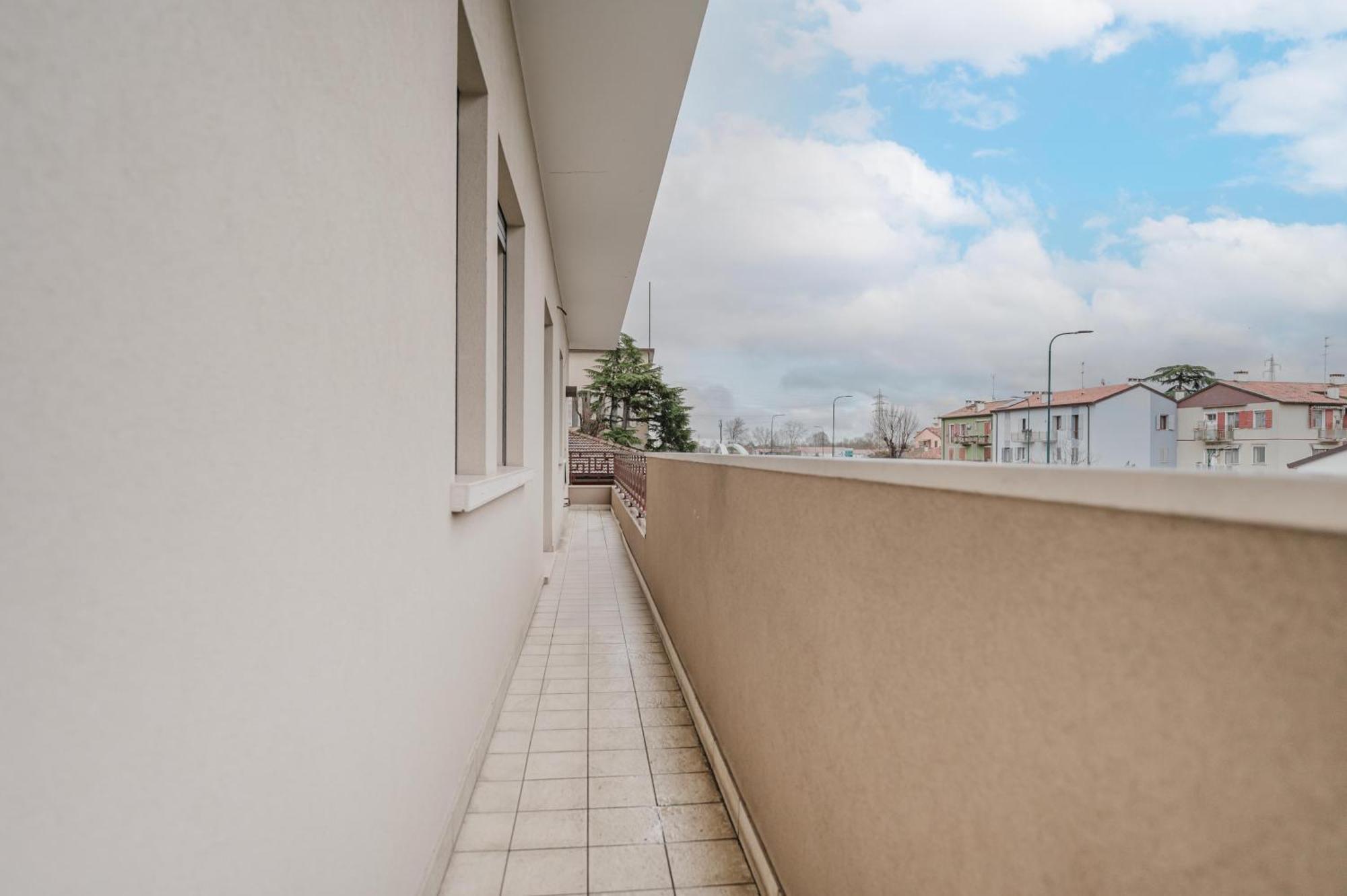 Lucrezia - 10 Min From & Free Parking Apartamento Venecia